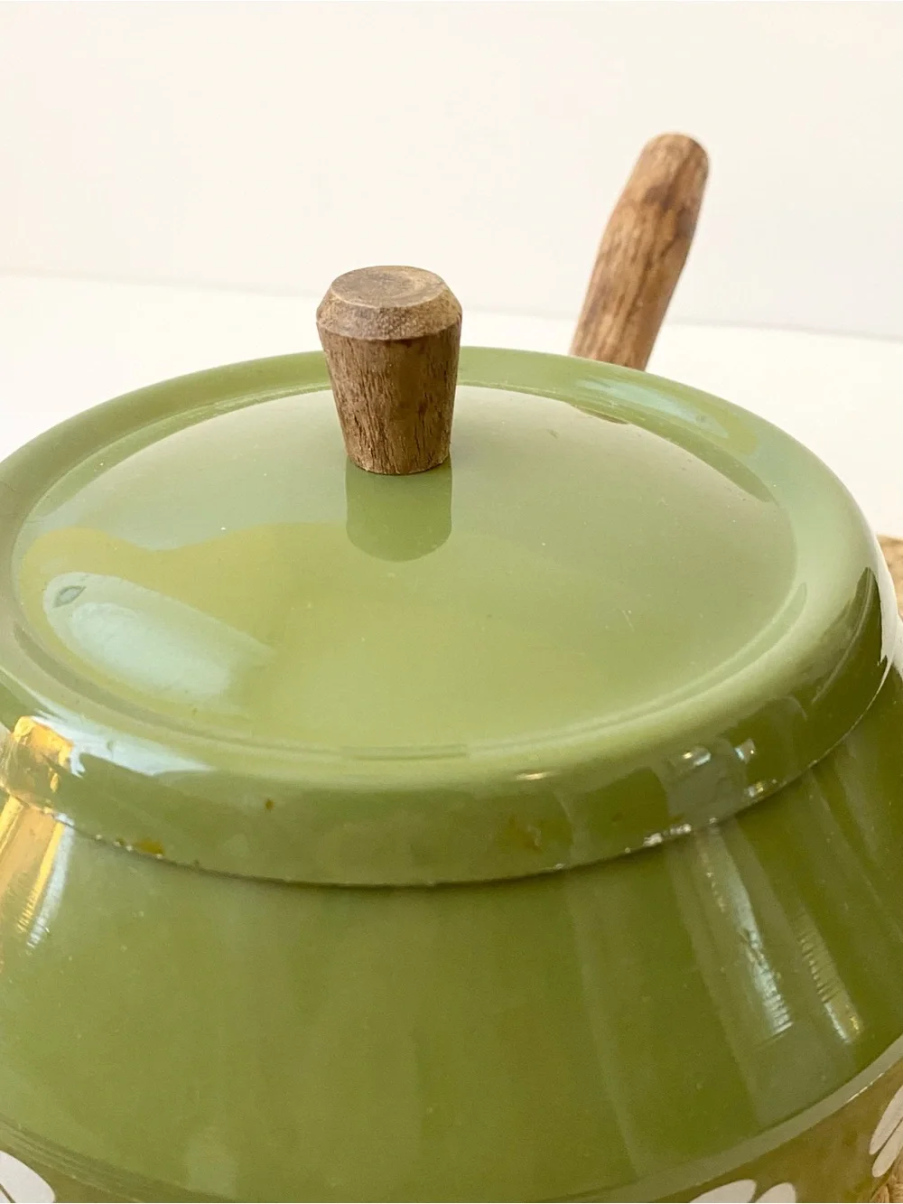 vintage ENAMELWARE Fondue Pot/Saucepan in “Flower Power” Green